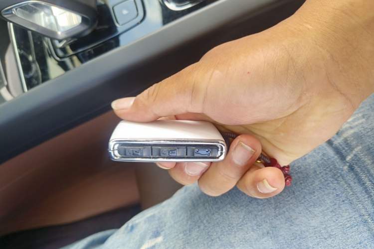 Used Volvo XC60 2023 B5 4x4 Smart Luxury Edition Vehicle Key