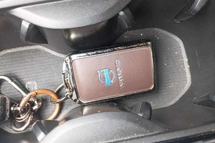 Used Volvo XC60 2023 B5 4x4 Smart Luxury Edition Vehicle Key
