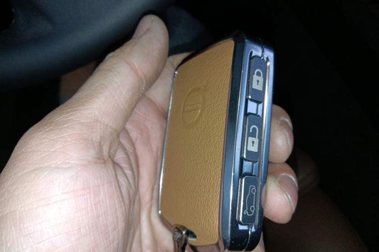 Used Volvo XC60 2023 B5 4x4 Smart Luxury Edition Vehicle Key