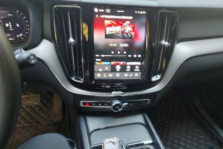 Used Volvo XC60 2023 B5 4x4 Smart Luxury Edition Audio And AC Panel