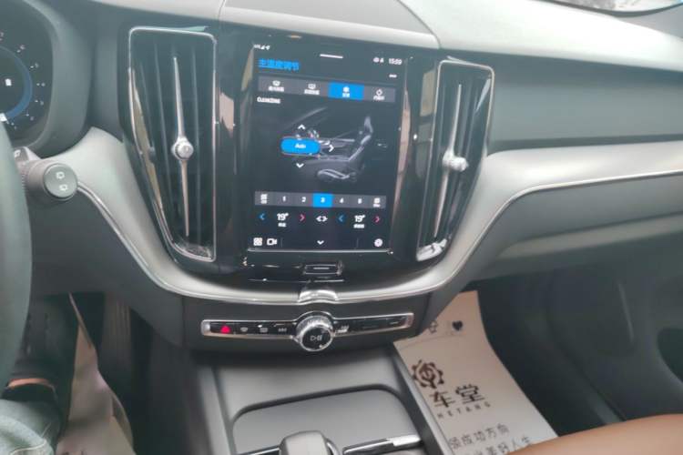 Used Volvo XC60 2023 B5 4x4 Smart Luxury Edition Audio And AC Panel