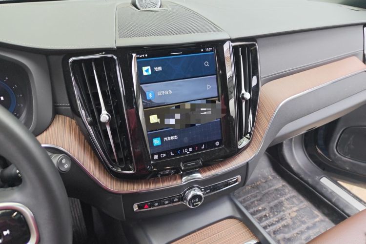 Used Volvo XC60 2023 B5 4x4 Smart Luxury Edition Audio And AC Panel