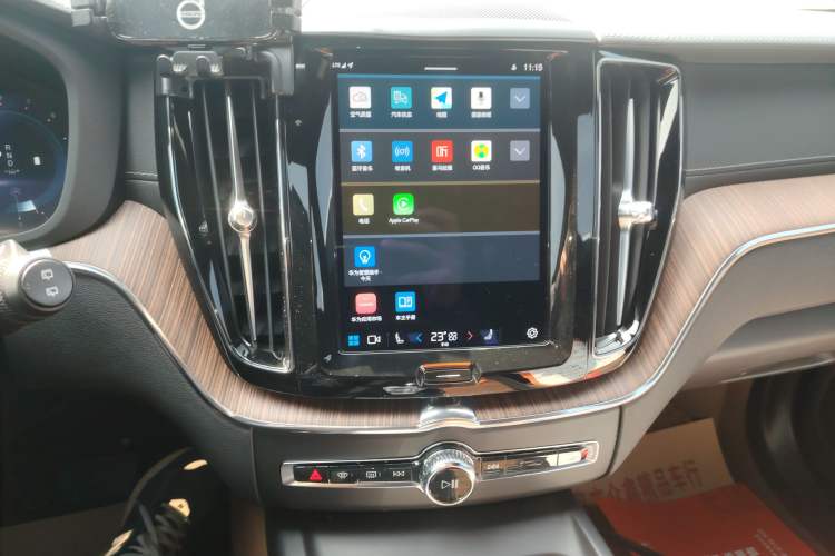 Used Volvo XC60 2023 B5 4x4 Smart Luxury Edition Audio And AC Panel