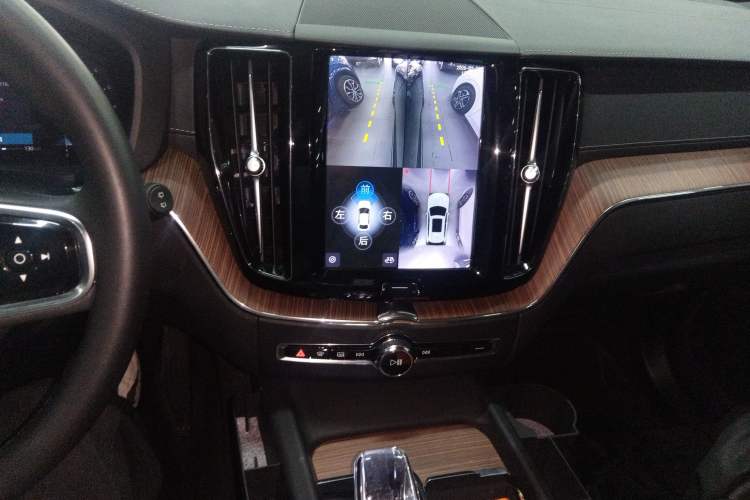 Used Volvo XC60 2023 B5 4x4 Smart Luxury Edition Audio And AC Panel