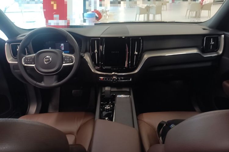 Used Volvo XC60 2023 B5 4x4 Smart Luxury Edition Center Console