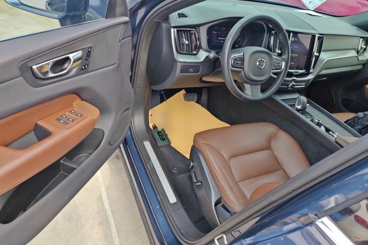 Used Volvo XC60 2023 B5 4x4 Smart Luxury Edition Driver Seat