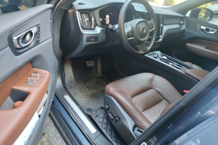 Used Volvo XC60 2023 B5 4x4 Smart Luxury Edition Driver Seat