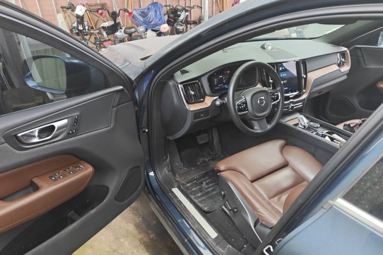 Used Volvo XC60 2023 B5 4x4 Smart Luxury Edition Driver Seat