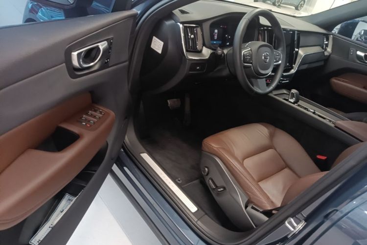 Used Volvo XC60 2023 B5 4x4 Smart Luxury Edition Driver Seat