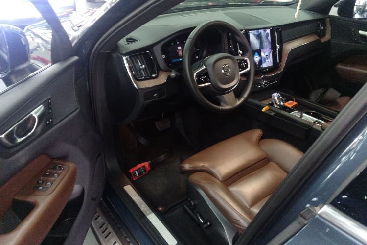 Used Volvo XC60 2023 B5 4x4 Smart Luxury Edition Driver Seat