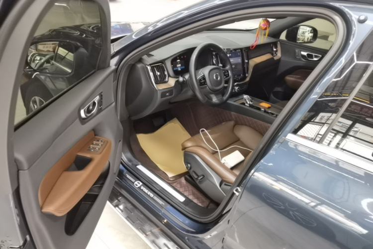 Used Volvo XC60 2023 B5 4x4 Smart Luxury Edition Driver Seat