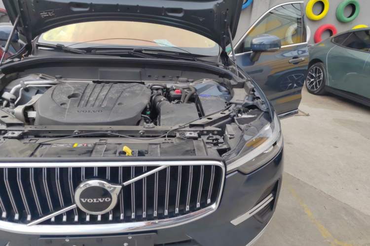 Used Volvo XC60 2023 B5 4x4 Smart Luxury Edition Engine Bay Left