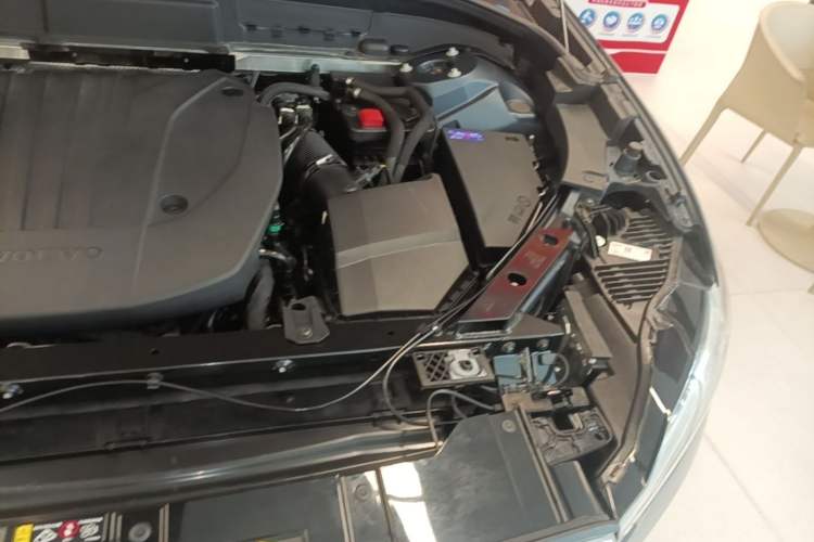 Used Volvo XC60 2023 B5 4x4 Smart Luxury Edition Engine Bay Left
