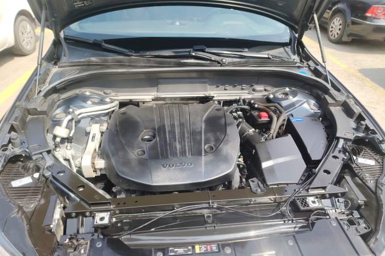 Used Volvo XC60 2023 B5 4x4 Smart Luxury Edition Engine Bay
