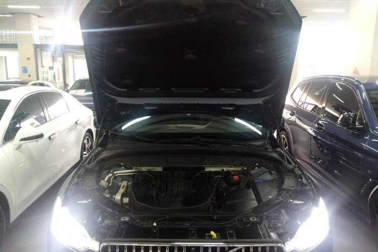 Used Volvo XC60 2023 B5 4x4 Smart Luxury Edition Engine Bay