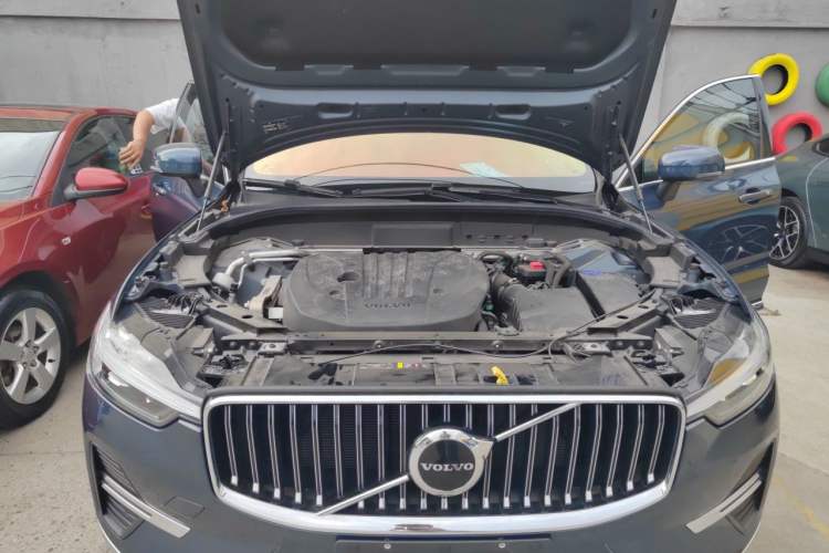 Used Volvo XC60 2023 B5 4x4 Smart Luxury Edition Engine Bay Right
