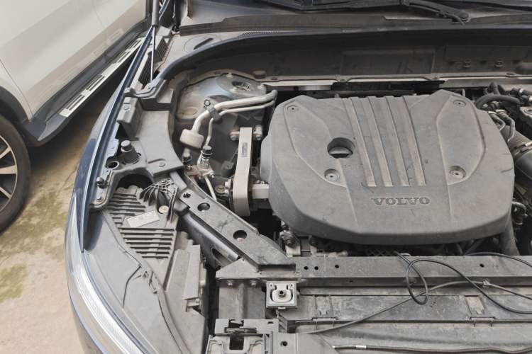 Used Volvo XC60 2023 B5 4x4 Smart Luxury Edition Engine Bay Right