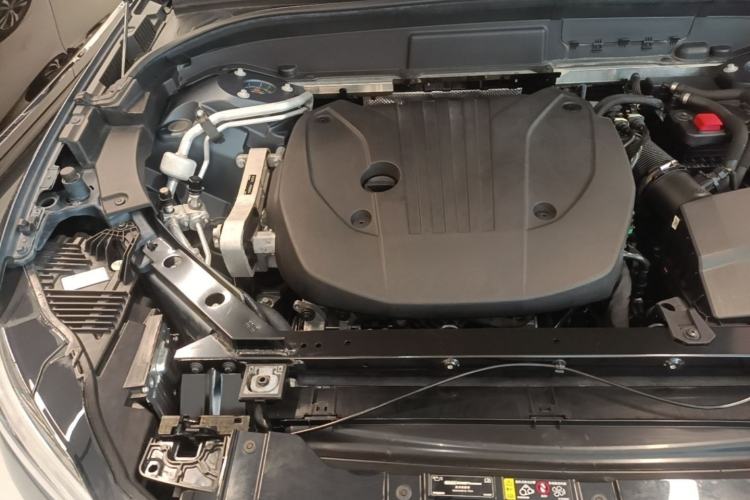 Used Volvo XC60 2023 B5 4x4 Smart Luxury Edition Engine Bay Right