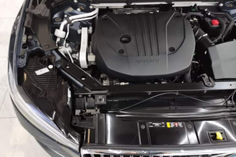 Used Volvo XC60 2023 B5 4x4 Smart Luxury Edition Engine Bay Right