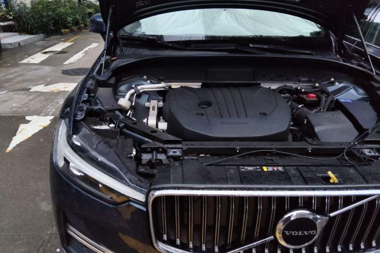 Used Volvo XC60 2023 B5 4x4 Smart Luxury Edition Engine Bay Right