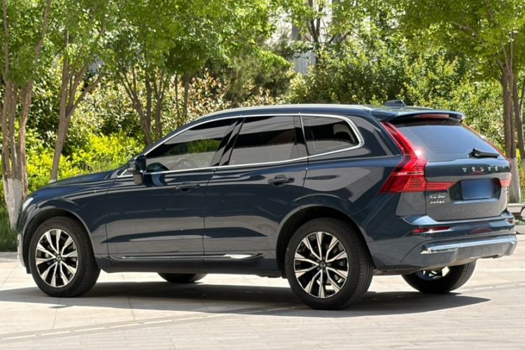 Used Volvo XC60 2023 B5 4x4 Smart Luxury Edition Exterior 2