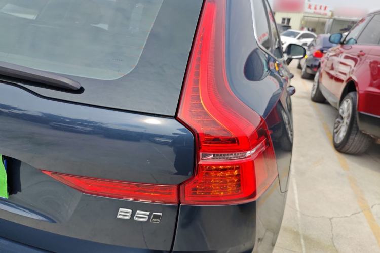 Used Volvo XC60 2023 B5 4x4 Smart Luxury Edition Exterior 3