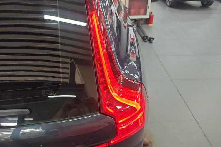 Used Volvo XC60 2023 B5 4x4 Smart Luxury Edition Exterior 3