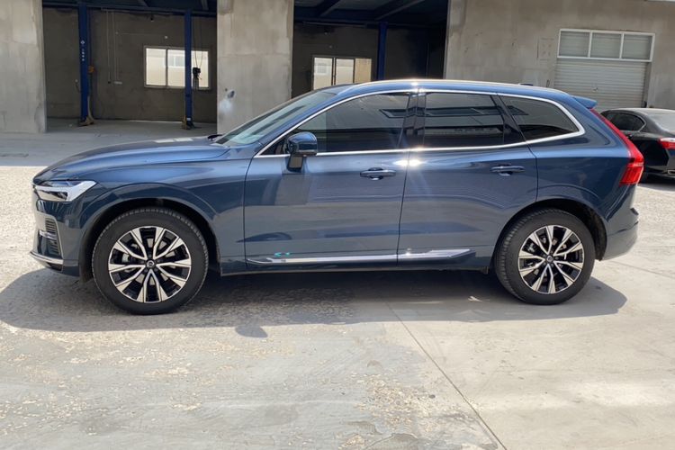 Used Volvo XC60 2023 B5 4x4 Smart Luxury Edition Exterior 4