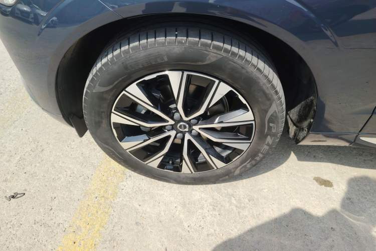 Used Volvo XC60 2023 B5 4x4 Smart Luxury Edition Exterior 4