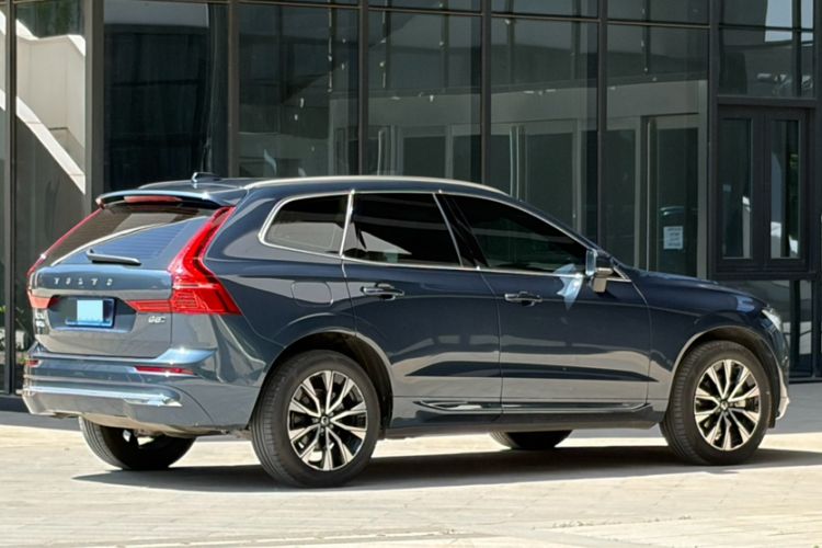 Used Volvo XC60 2023 B5 4x4 Smart Luxury Edition Exterior 4