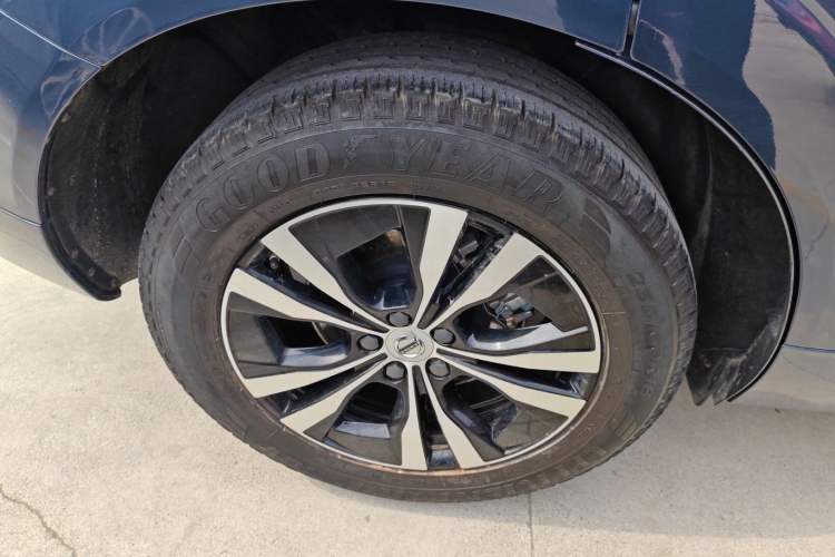 Used Volvo XC60 2023 B5 4x4 Smart Luxury Edition Exterior 5