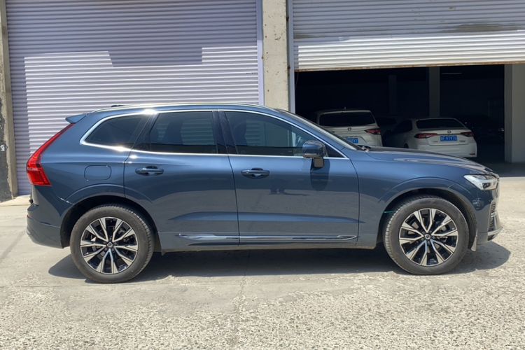 Used Volvo XC60 2023 B5 4x4 Smart Luxury Edition Exterior 5
