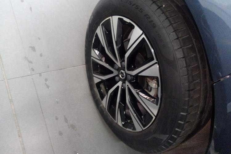 Used Volvo XC60 2023 B5 4x4 Smart Luxury Edition Exterior 5