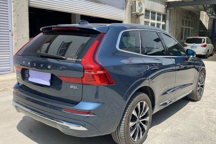 Used Volvo XC60 2023 B5 4x4 Smart Luxury Edition Exterior 7