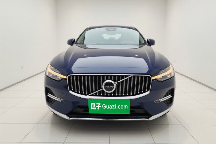 Used Volvo XC60 2023 B5 4x4 Smart Luxury Edition Front