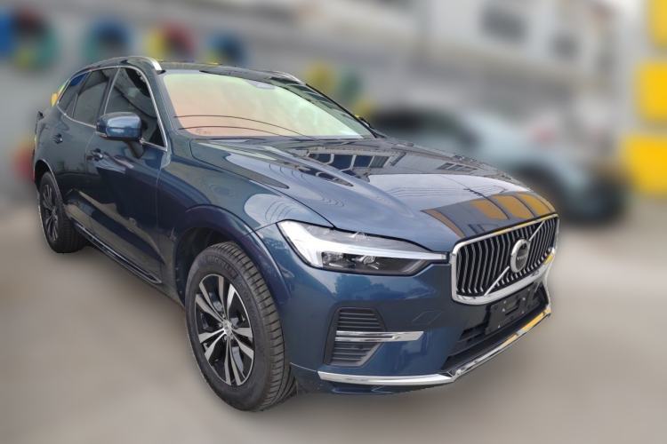 Used Volvo XC60 2023 B5 4x4 Smart Luxury Edition Front Right 45 Deg