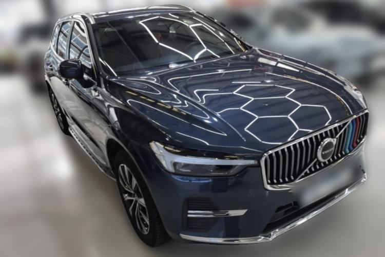 Used Volvo XC60 2023 B5 4x4 Smart Luxury Edition Front Right 45 Deg