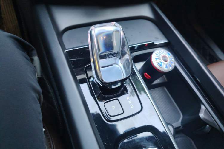 Used Volvo XC60 2023 B5 4x4 Smart Luxury Edition Gear Lever