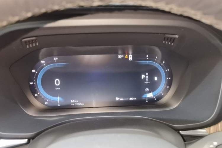 Used Volvo XC60 2023 B5 4x4 Smart Luxury Edition Instrument Cluster