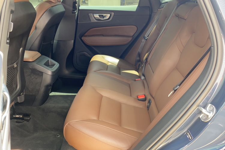 Used Volvo XC60 2023 B5 4x4 Smart Luxury Edition Interior 1