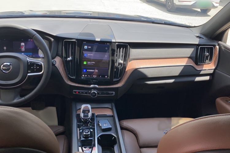 Used Volvo XC60 2023 B5 4x4 Smart Luxury Edition Interior 2