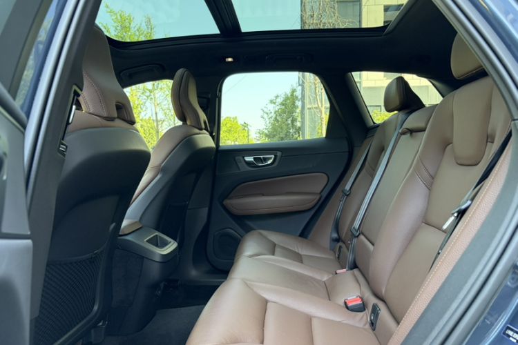 Used Volvo XC60 2023 B5 4x4 Smart Luxury Edition Interior 5