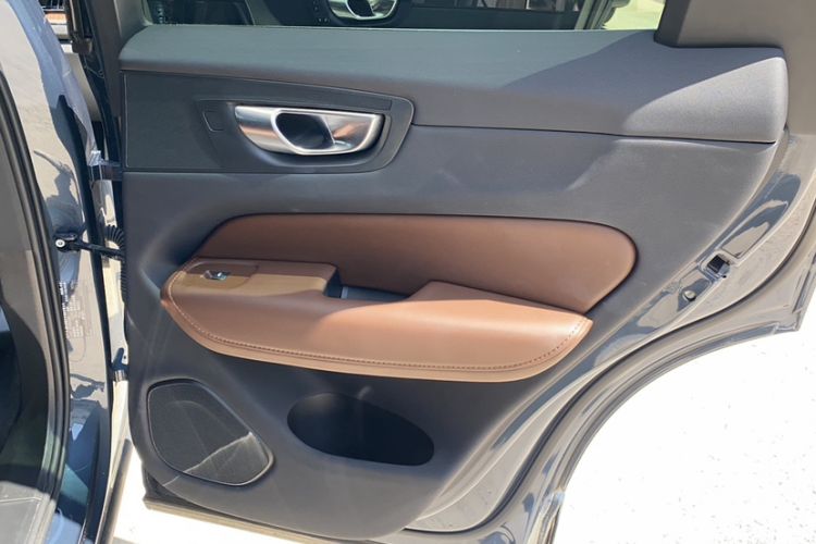 Used Volvo XC60 2023 B5 4x4 Smart Luxury Edition Interior 6