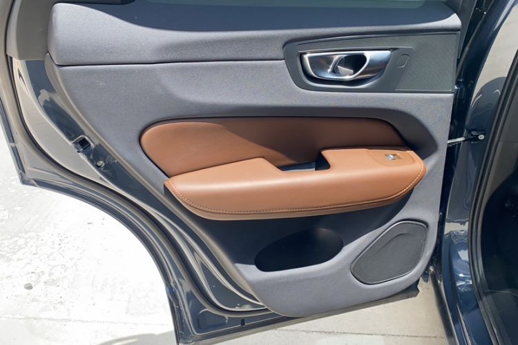 Used Volvo XC60 2023 B5 4x4 Smart Luxury Edition Interior 7