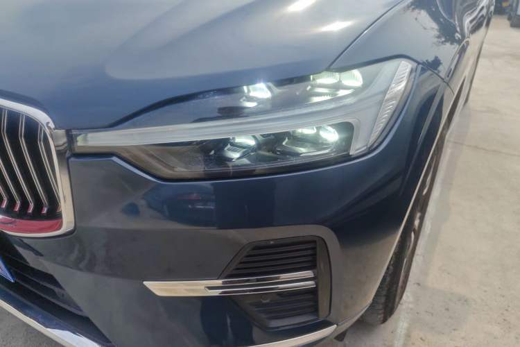 Used Volvo XC60 2023 B5 4x4 Smart Luxury Edition Left Front Headlight
