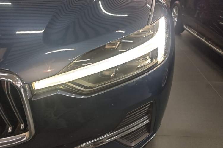 Used Volvo XC60 2023 B5 4x4 Smart Luxury Edition Left Front Headlight