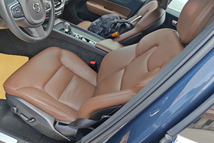 Used Volvo XC60 2023 B5 4x4 Smart Luxury Edition Left Front Seat
