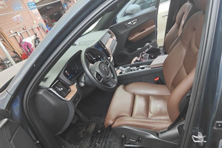 Used Volvo XC60 2023 B5 4x4 Smart Luxury Edition Left Front Seat