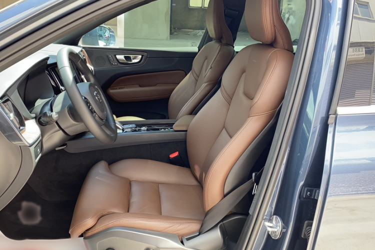 Used Volvo XC60 2023 B5 4x4 Smart Luxury Edition Left Front Seat