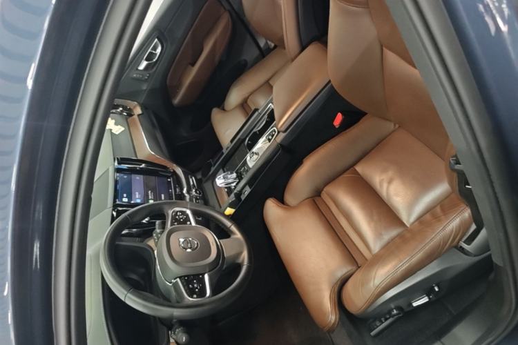 Used Volvo XC60 2023 B5 4x4 Smart Luxury Edition Left Front Seat
